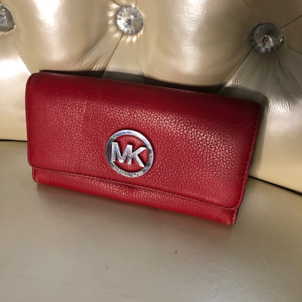 Michael Kors Fulton Soft Leather Red Flap Wallet - Picture 2 of 8